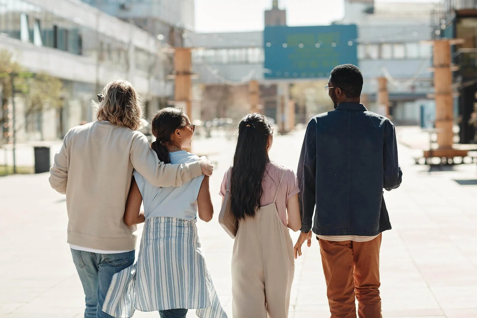  Work with an anxiety therapist in Tampa, FL and learn how to manage stress and anxiety so you can have a better time traveling with friends.  